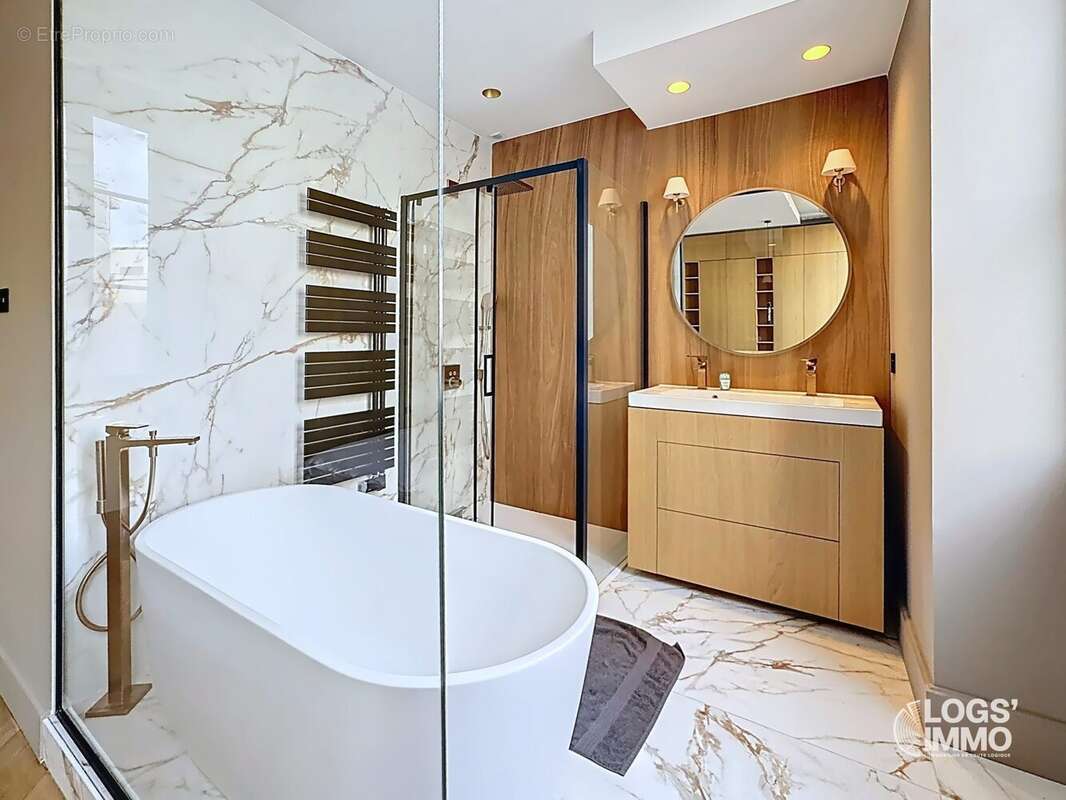 Avec sa propre salle de bain/douche - Appartement à BORDEAUX