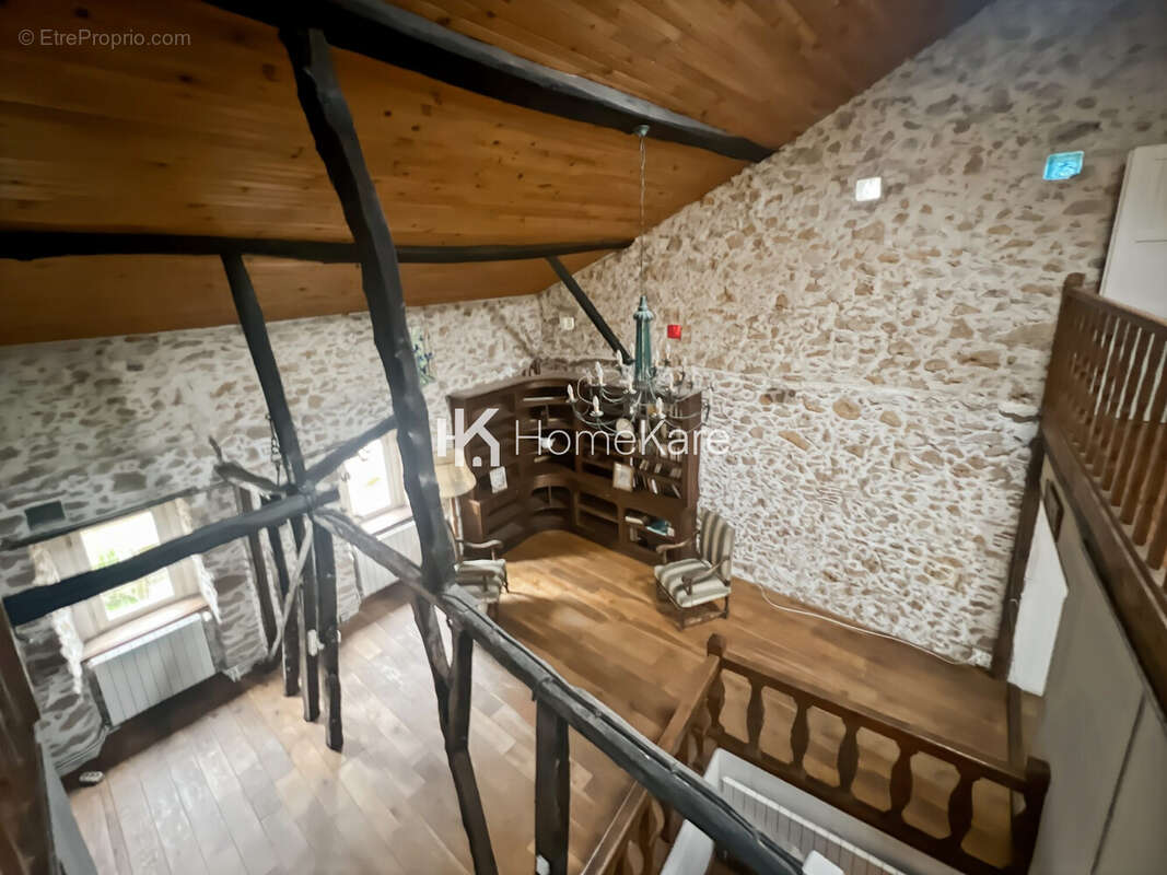 Maison à AURIGNAC