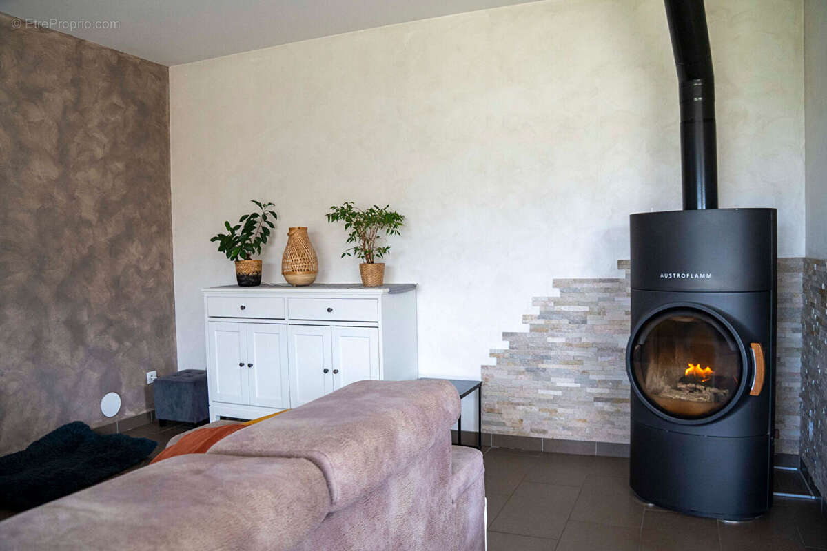 Maison à POUILLEY-LES-VIGNES