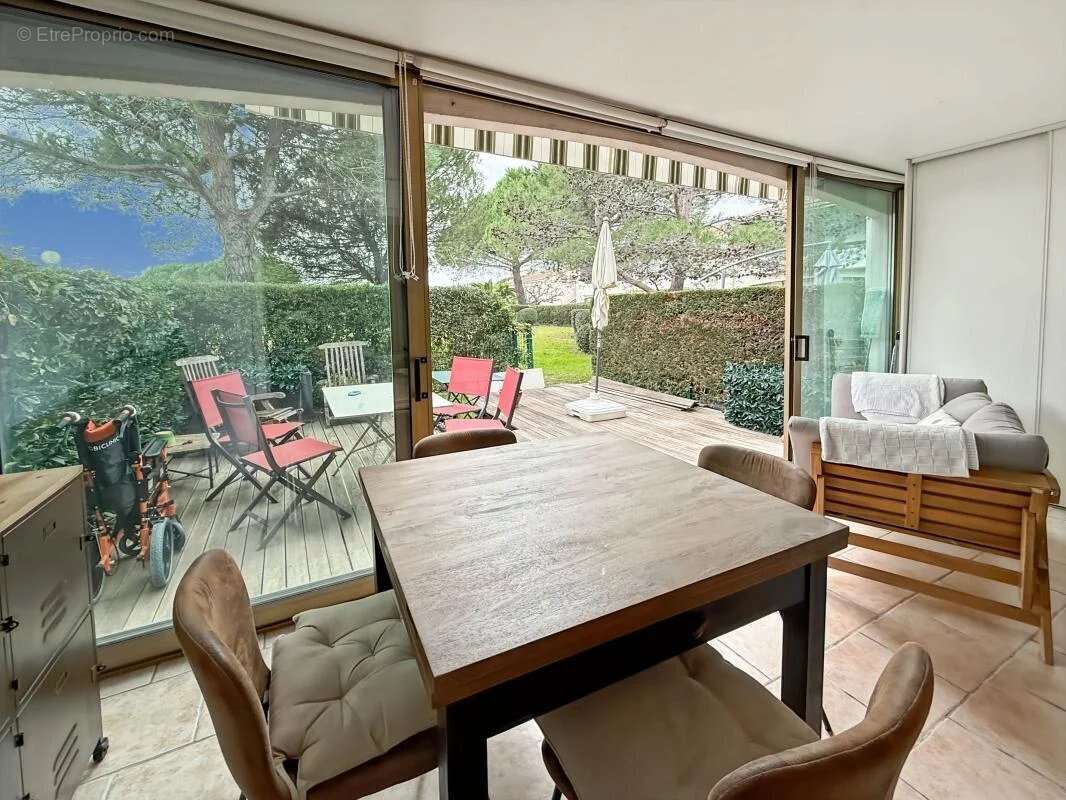 Appartement à MANDELIEU-LA-NAPOULE