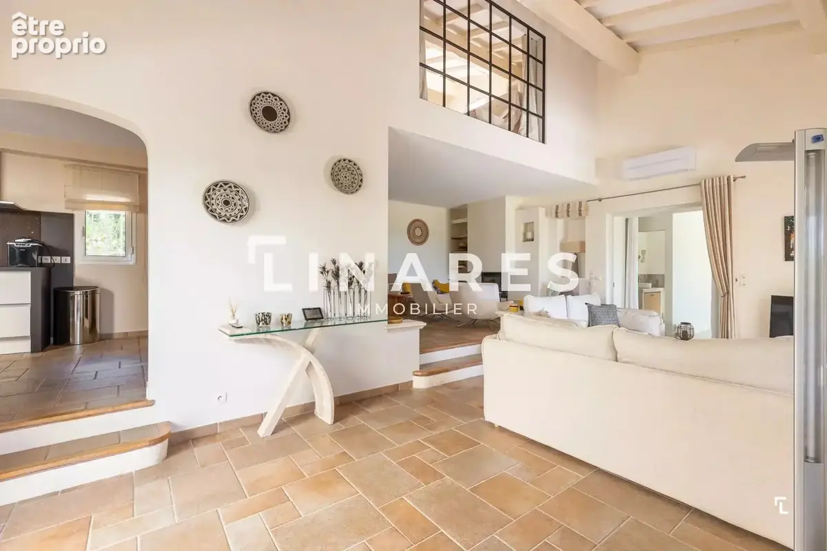 VILLA AZURA - Propriété T5 de 185m2 - Piscine - Terrain de boules - 83118 SAINT - RAPHAËL - photo 3