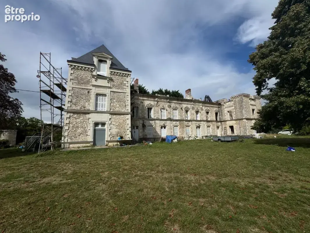 Château de Penchien – Domaine de caractère à réinventer, fort potentiel événementiel et touristique – Mansigné (Sarthe) - photo 2