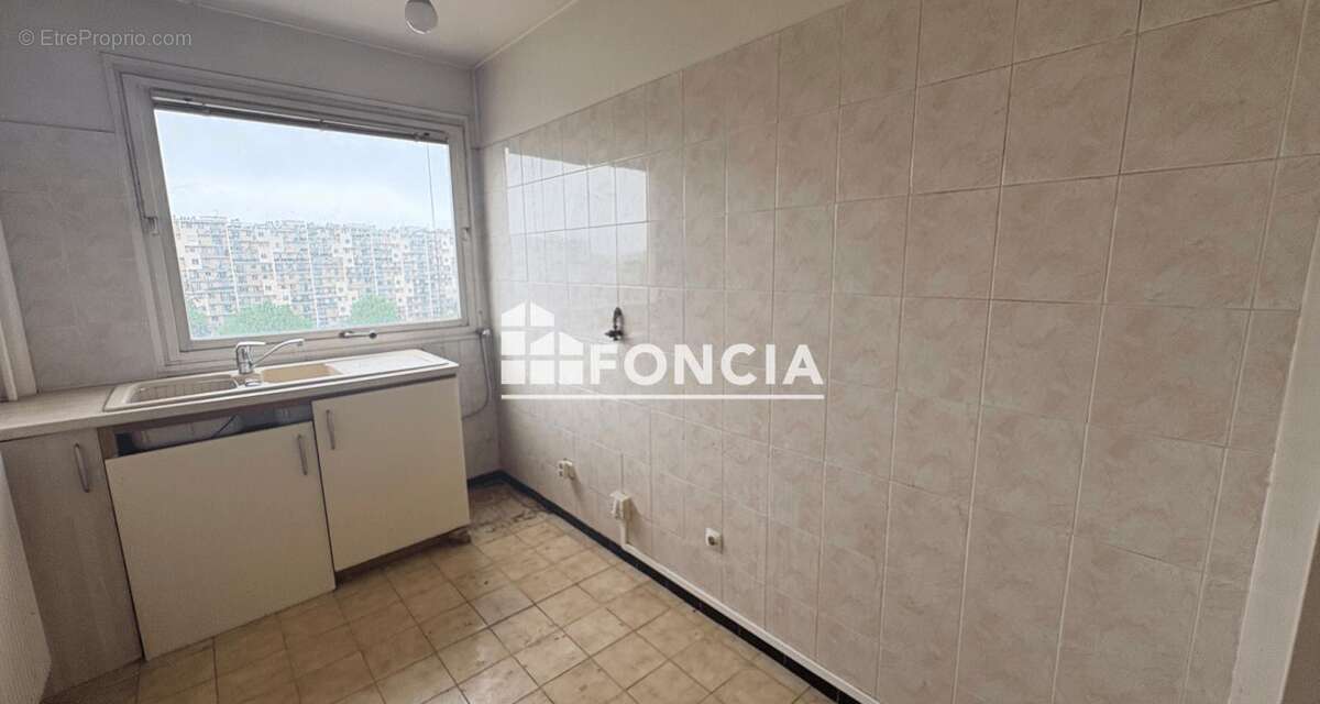 Appartement à FRESNES