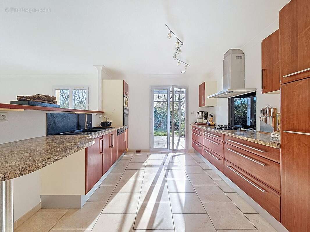 Maison à SAINT-PIERRE-DE-LAGES