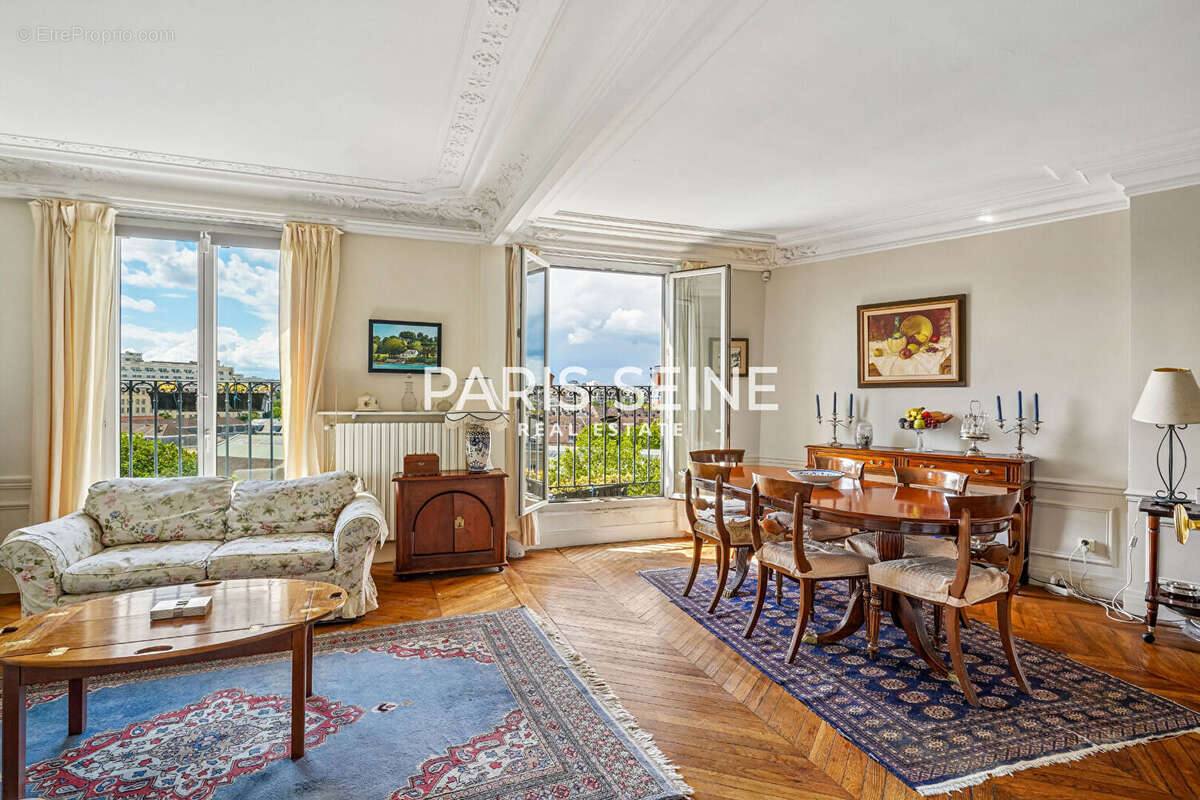 Appartement à PARIS-7E