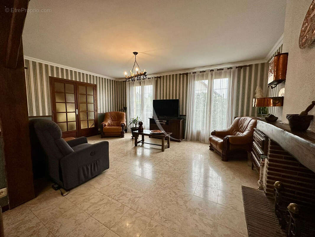 Maison à MAINVILLIERS