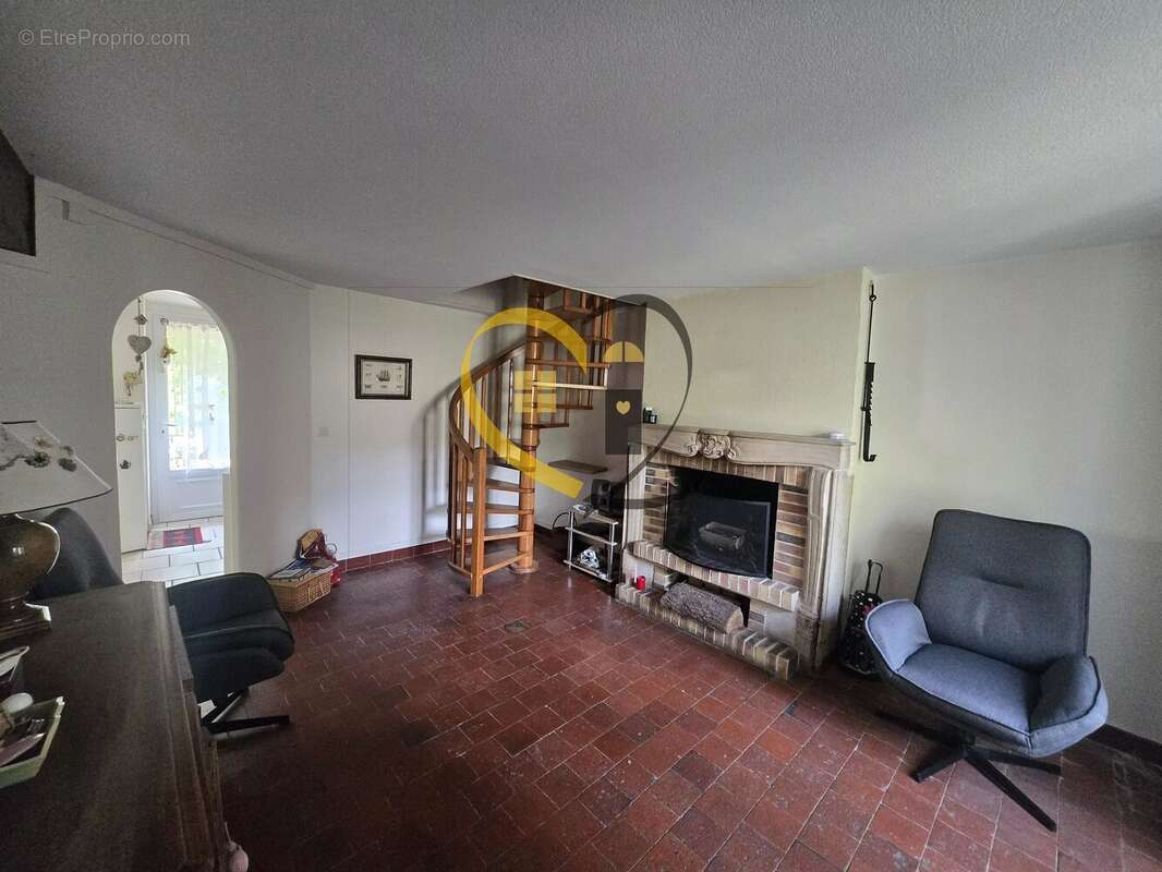 A VENDRE Maison de village à Etrechy - photo 2