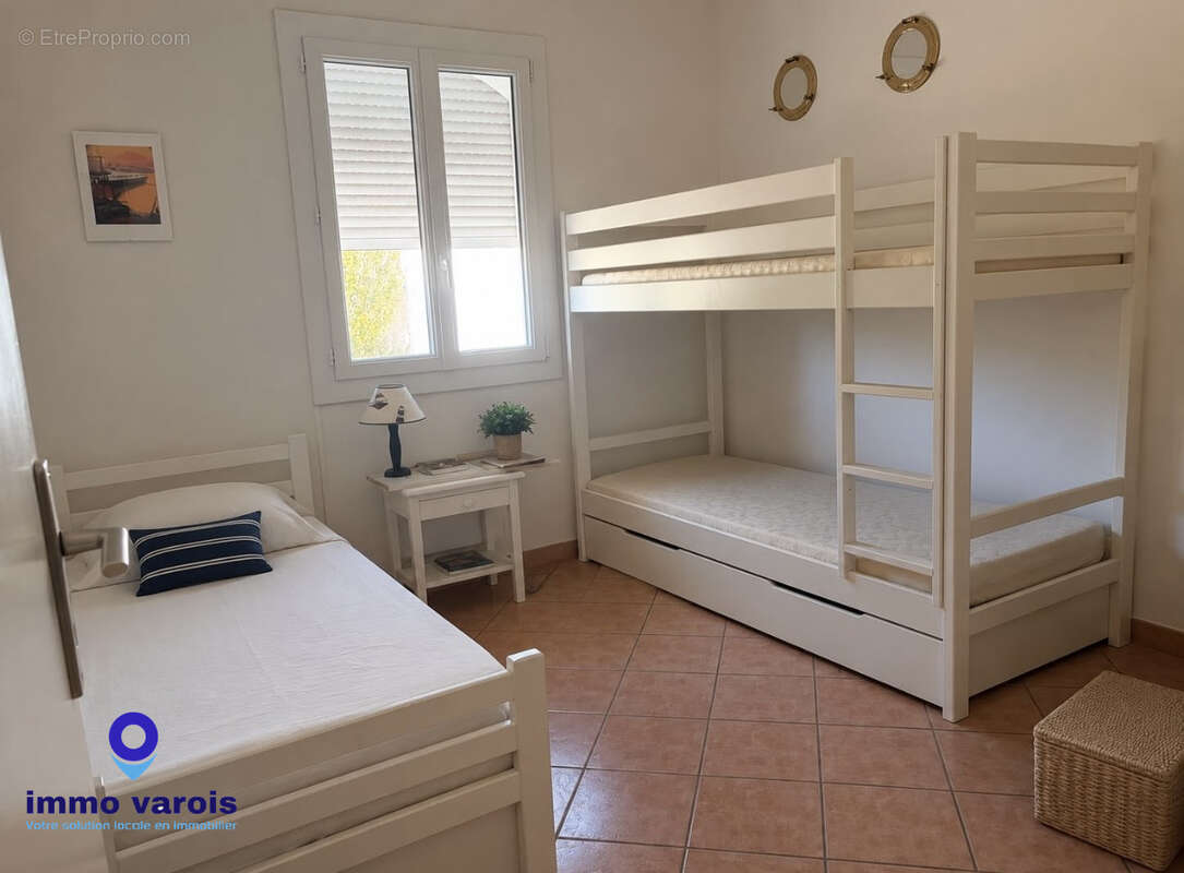 Pierrefeu du var rare sur le secteur villa t4 de plain-pied avec piscine et garage - photo 5