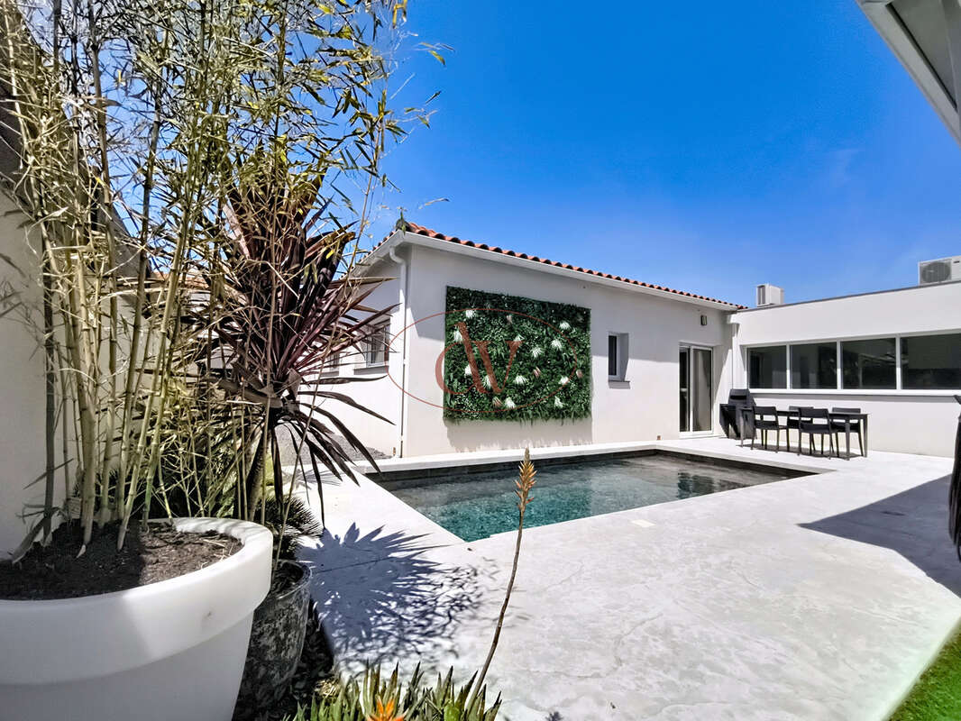 Villa d'Architecte moderne en 3 faces avec piscine - photo 12