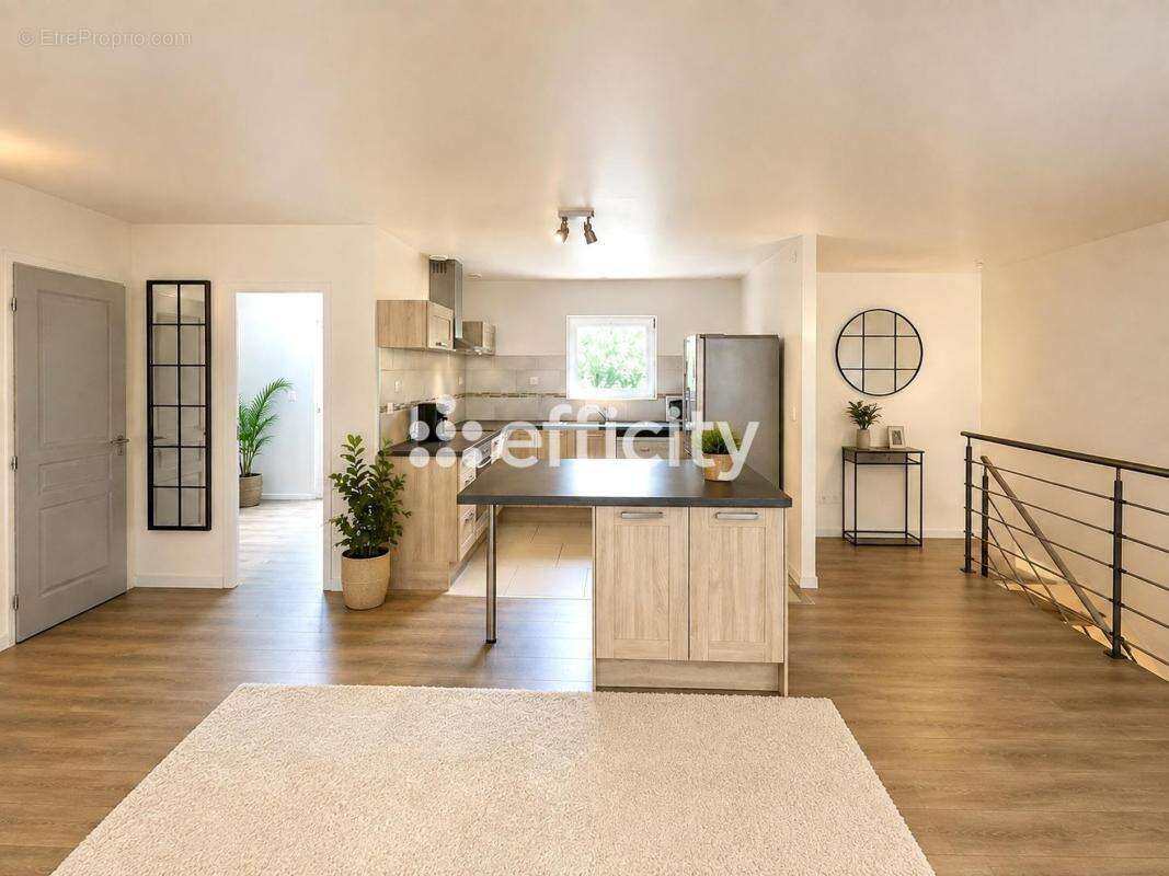 Maison 165 m² à Nanteuil-La-Fosse  - photo 2