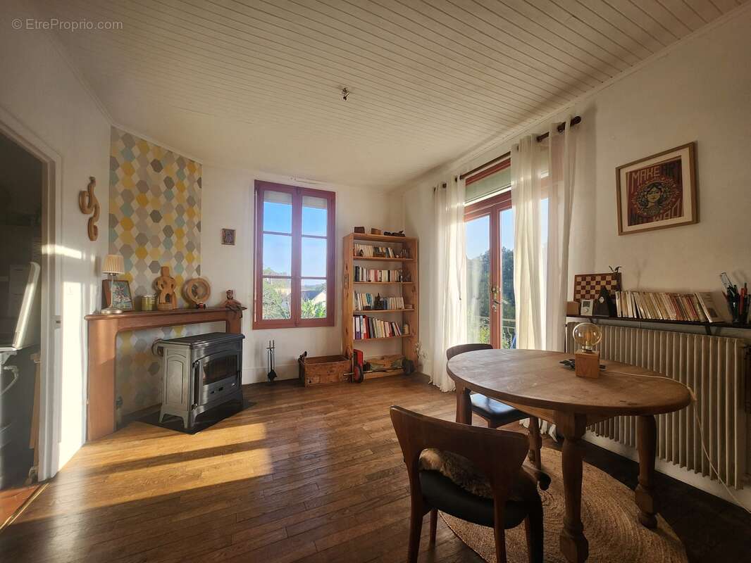 Maison à SAINT-LEONARD-DE-NOBLAT