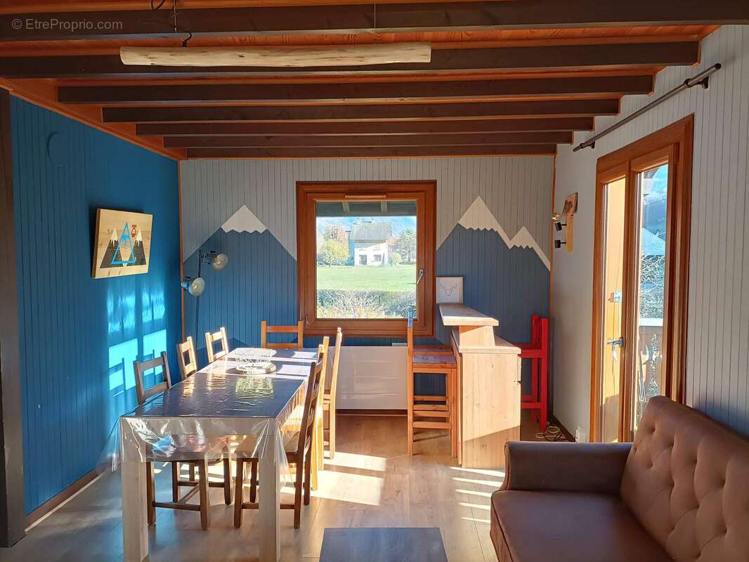 Maison à LA RIVIERE-ENVERSE