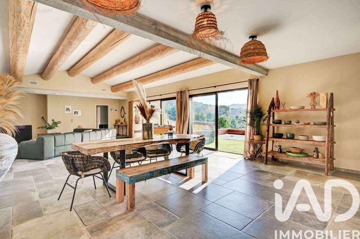 Photo 5 - Maison à LE CASTELLET