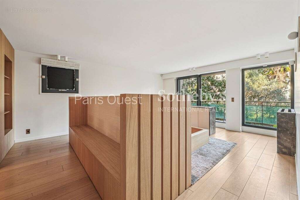 Appartement à NEUILLY-SUR-SEINE