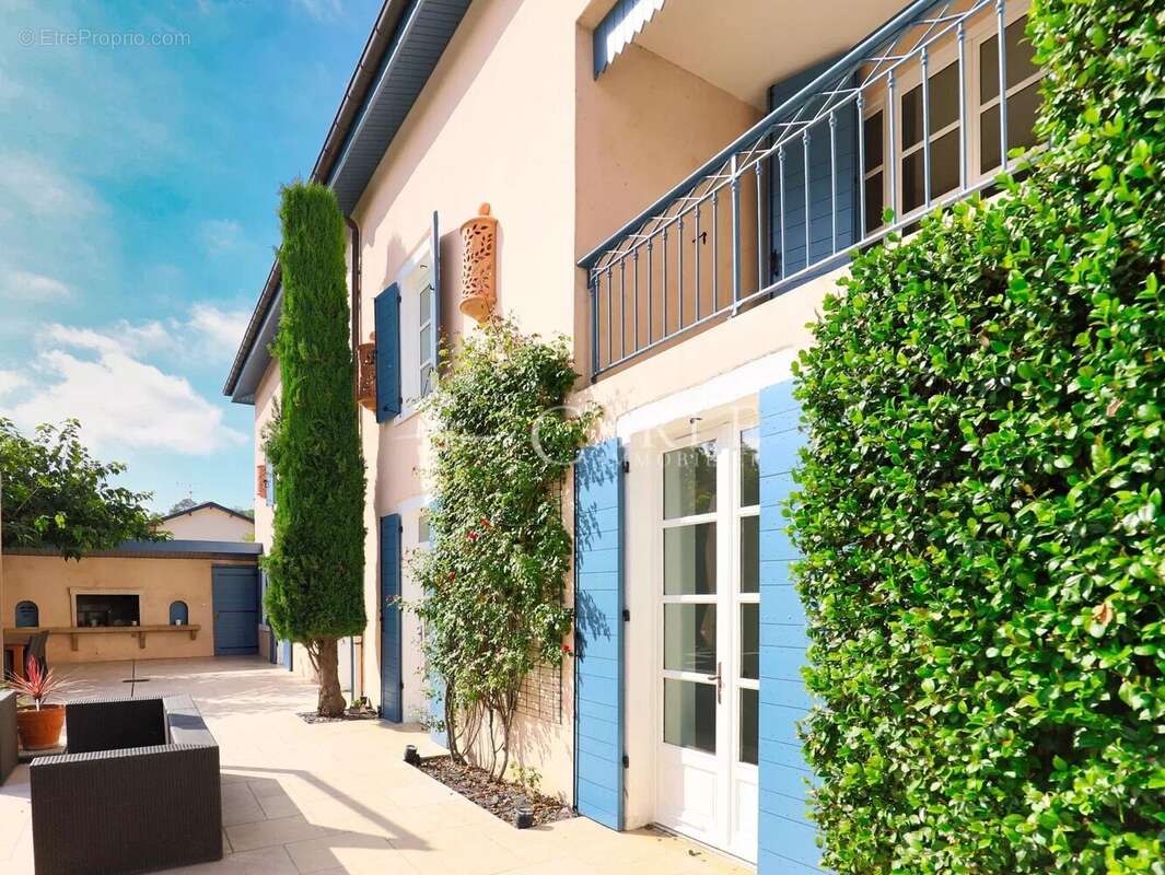 Maison à SAINT-BONNET-DE-MURE