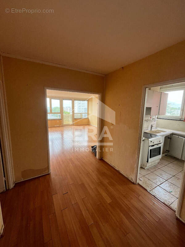 Appartement à MONT-SAINT-AIGNAN
