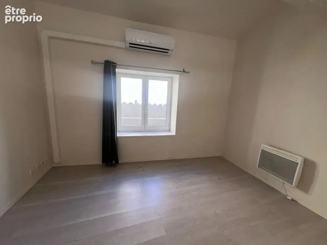 Proche Barjac, coeur de village, deux habitations - photo 7