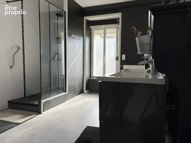 A vendre Belle maison 242 m2 à Cheffois 5 chambres avec Piscine - photo 12