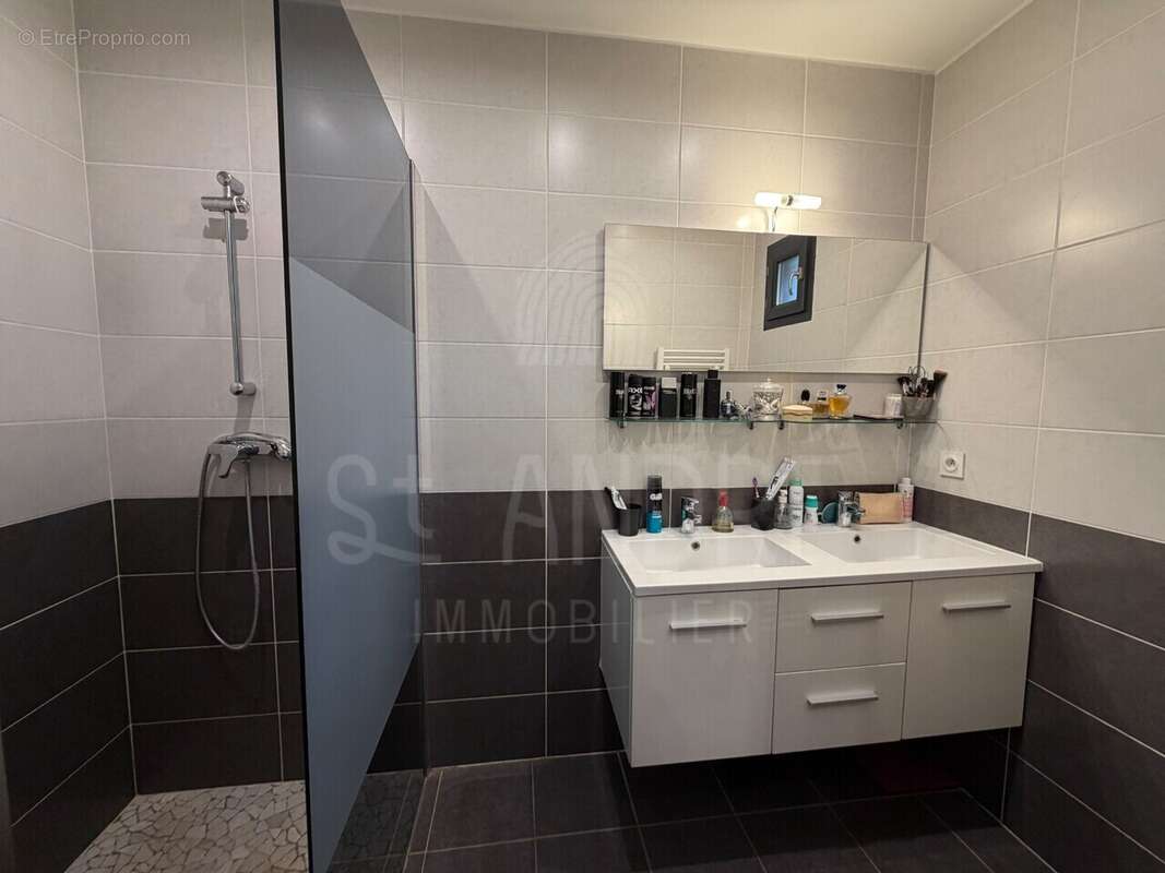 Maison à CHARNECLES