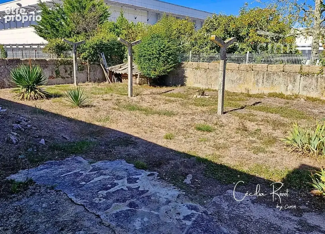 Montendre – Maison de plain-pied de 66 m² à rafraîchir entièrement, avec jardin et deux garages - photo 10
