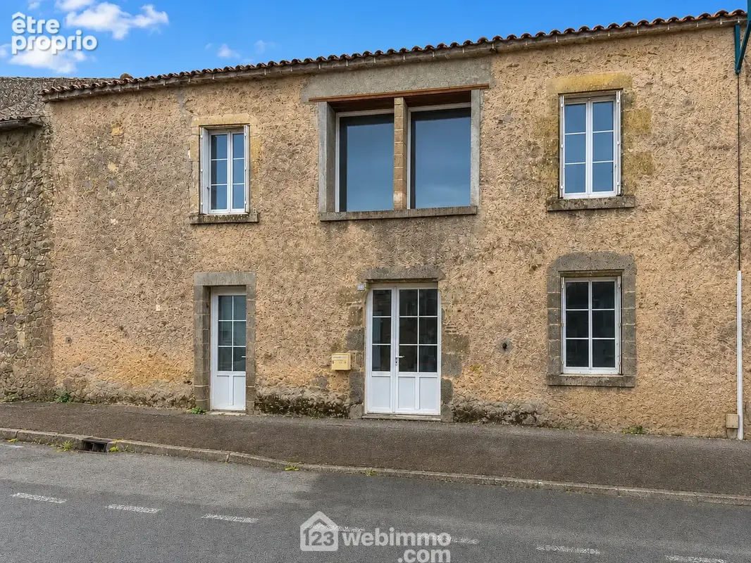 La Châtaigneraie, maison de ville en pierre de 105 m², pleine de charme !