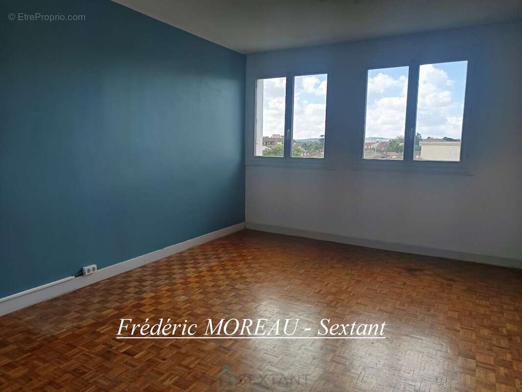 Dans résidence calme et bien entretenue en hyper centre, venez découvrir ce beau T4 avec balcon et garage - photo 2