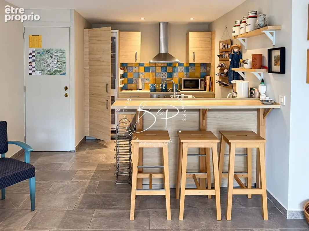 LORGUES ? Propriété avec vue dominante, piscine et appartement indépendant - photo 8