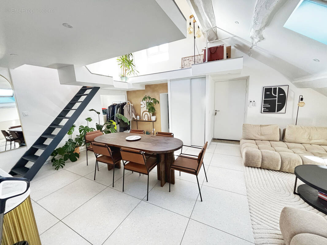 Appartement à FRONTONAS