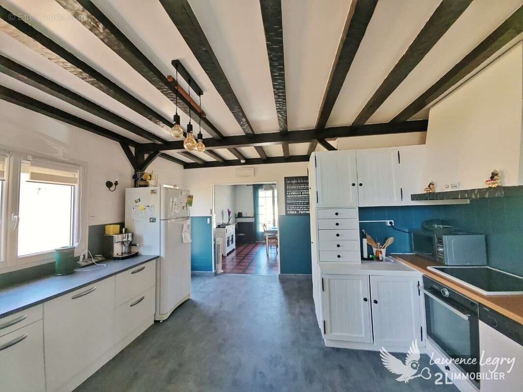 Maison familiale de 157 m² à Parigné-l'Évêque  DPE B - photo 7
