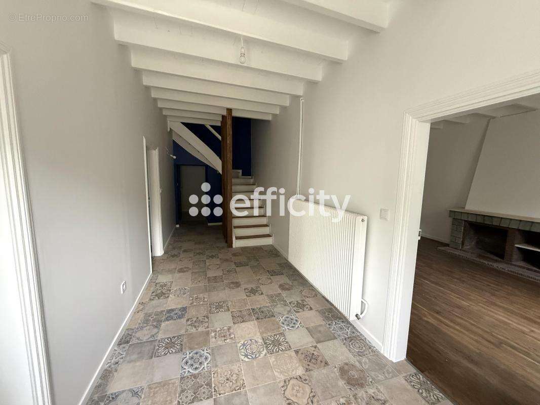 Maison à LA CHAPELLE-POUILLOUX