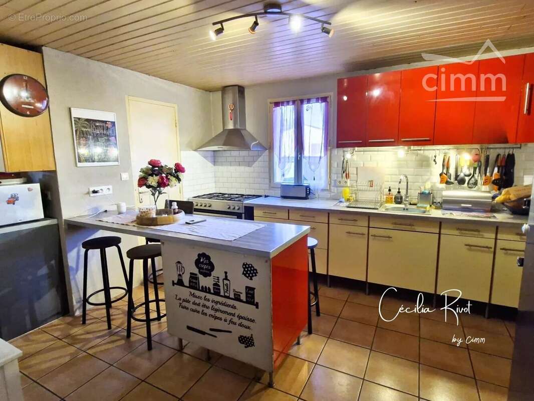 Maison à SAINT-CHRISTOLY-DE-BLAYE