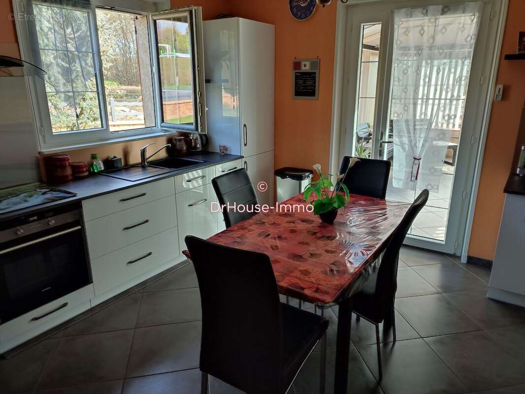 Maison à SAINTE-GAUBURGE-SAINTE-COLOMBE