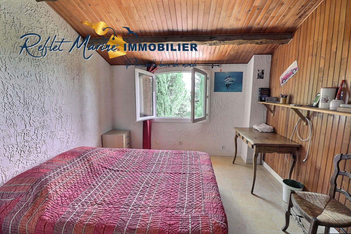 Maison à CEYRESTE