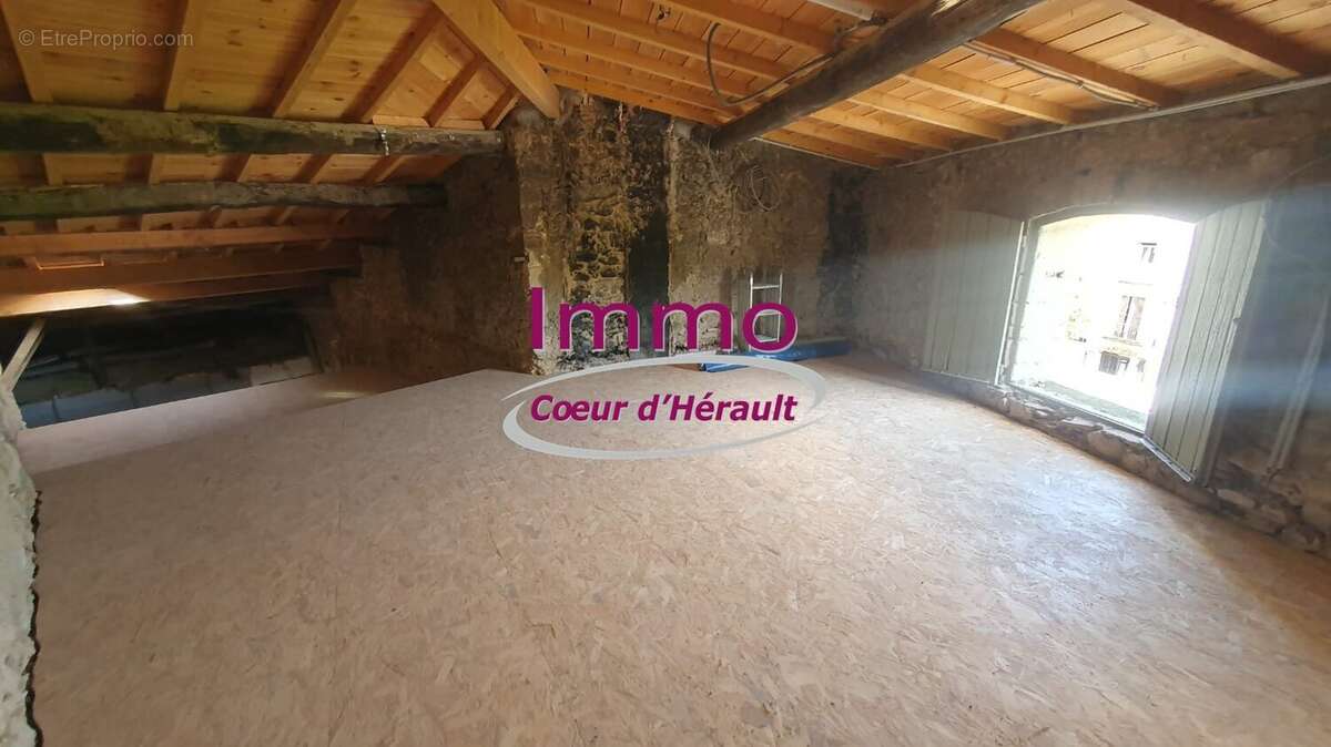 Appartement à ANIANE