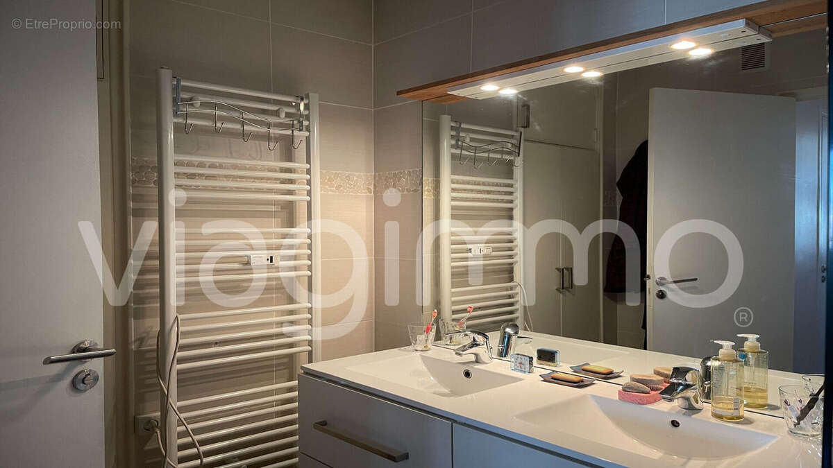 Appartement à MARSEILLE-5E