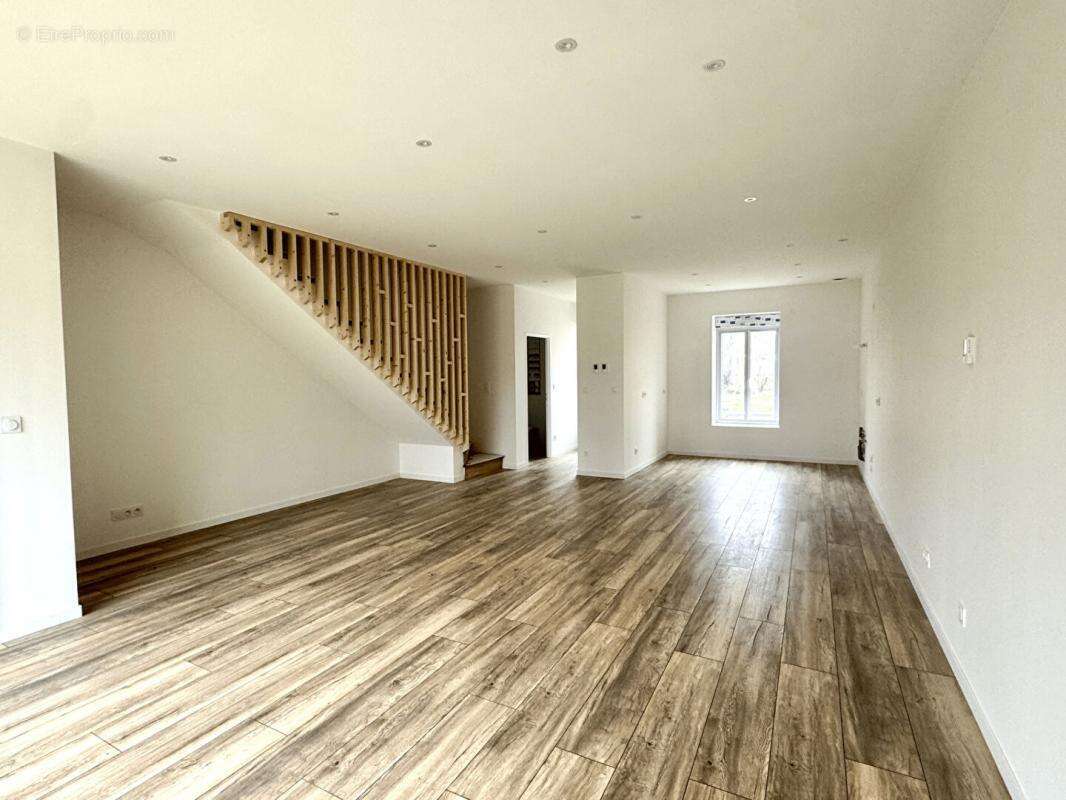 Maison à SEREZIN-DU-RHONE