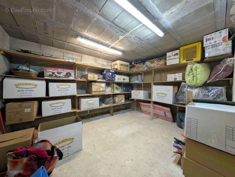 Maison à COMMELLE-VERNAY