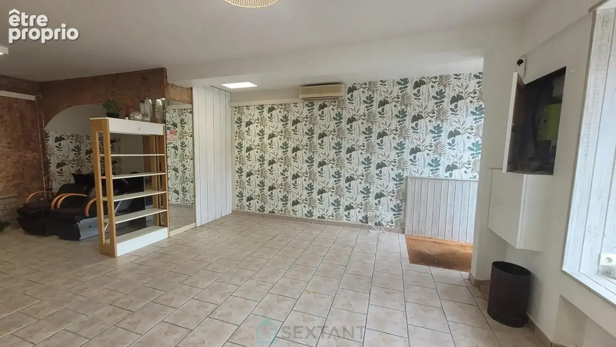 En exclusivité  Maison à usage mixte avec local commercial et appartement loué - photo 4