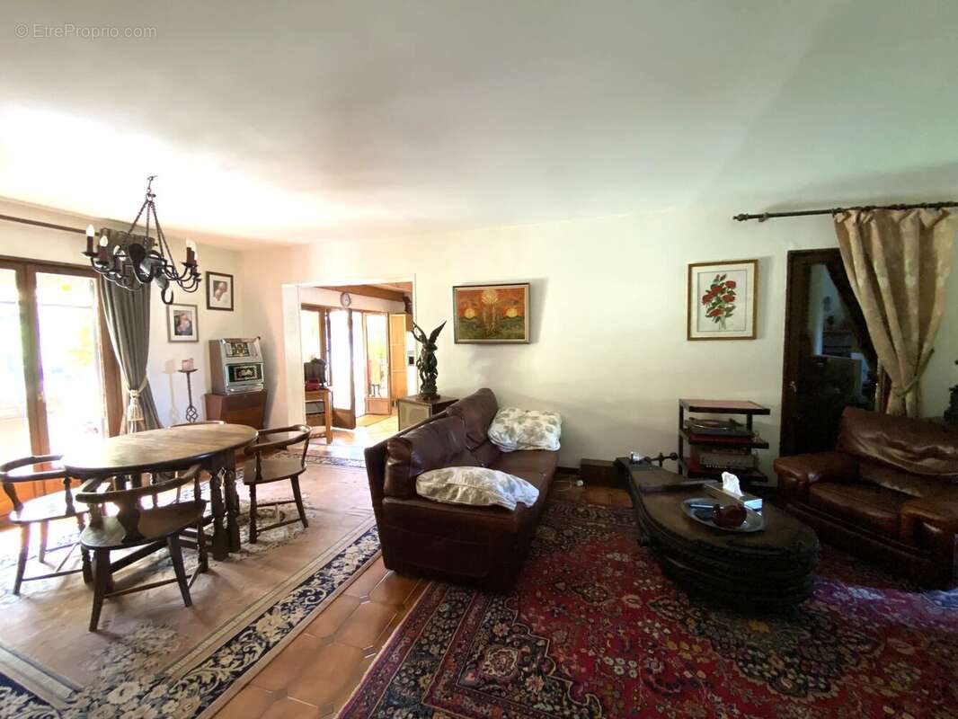 Maison à SAINT-MAXIMIN-LA-SAINTE-BAUME