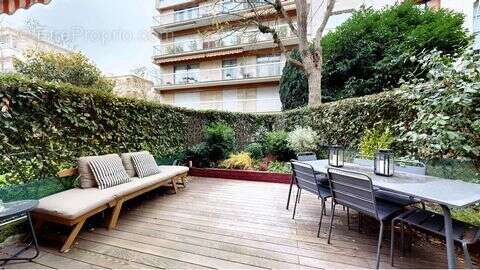 Appartement à NEUILLY-SUR-SEINE