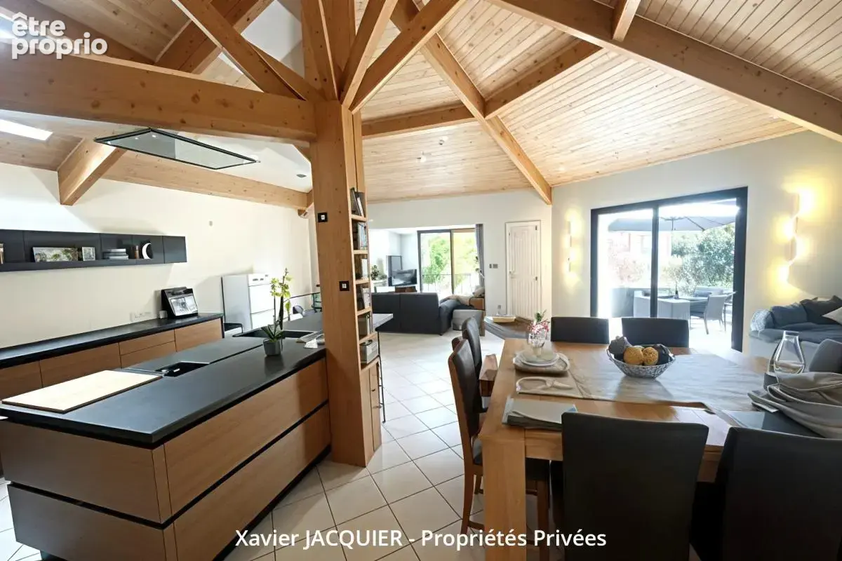 Maison - 7 pièces - 168 m² - Centre bourg - photo 3