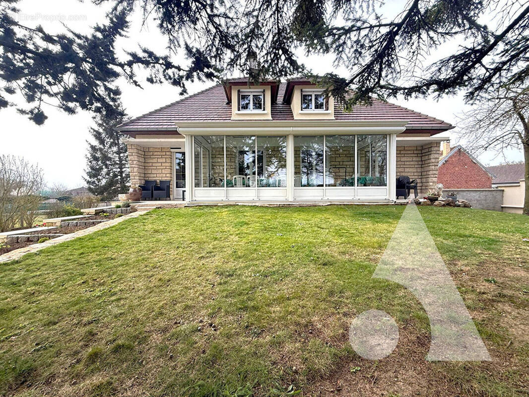 Maison à ESTREES-SAINT-DENIS