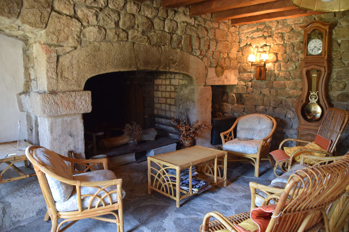 Maison à COUCOURON