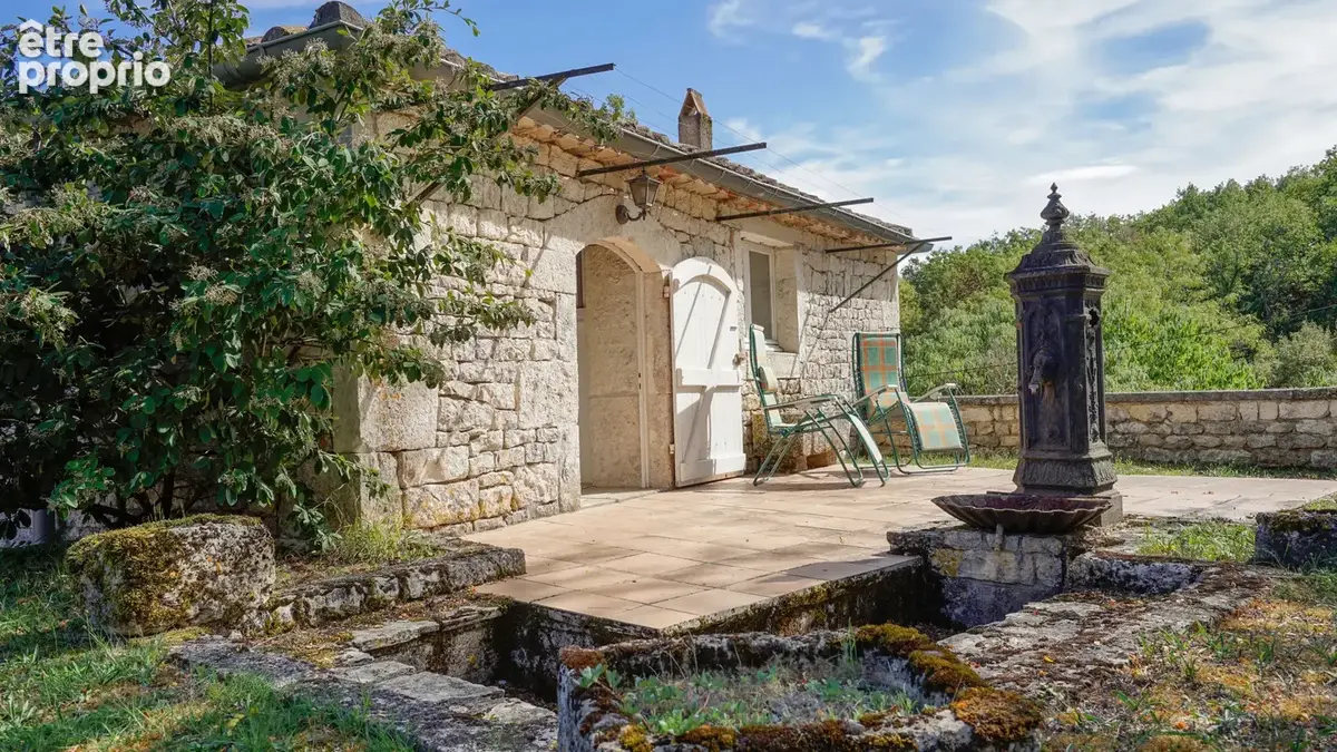 Superbe propriété en pierre du XVIIIᵉ siècle avec gîte et piscine, au cœur d’un parc arboré de 6000 m2 - photo 23