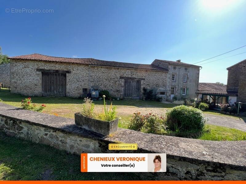 Maison à ROUSSAC