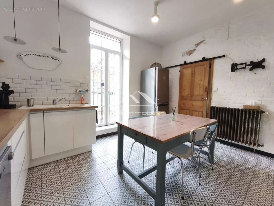 Maison à SAINT-JULIEN-LES-ROSIERS