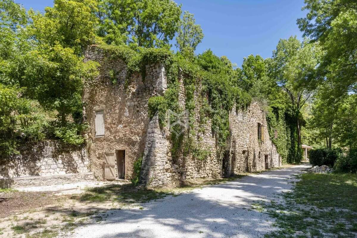 Exclusivité. Château du XVIe siècle – Domaine d'exception de 18 hectares au cœur de l'arrière-pays grassois - photo 18