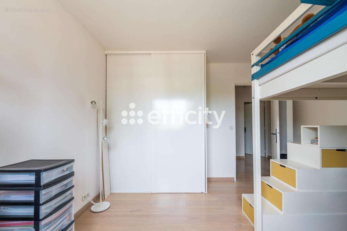 Appartement à VILLE-D'AVRAY