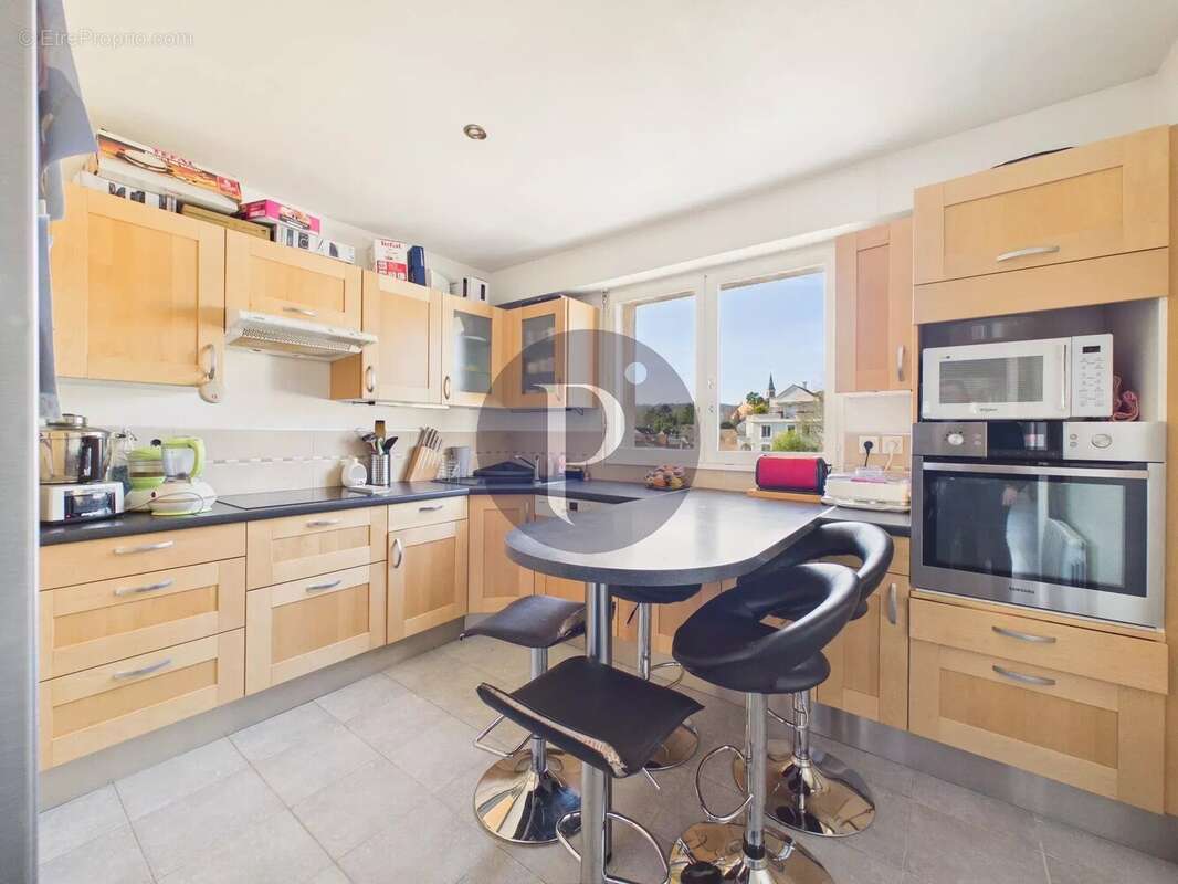 Appartement à VERRIERES-LE-BUISSON