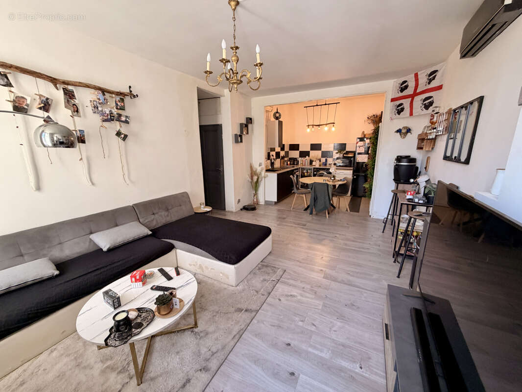 Appartement à MARSEILLE-4E